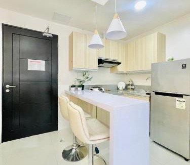 Mandurriao Apartment | WV 17 Sleek & Trendy Studio with Bunk Bed