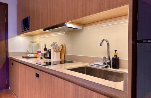 Makati Apartment | Xeltran Elegant Suite Rockwell View