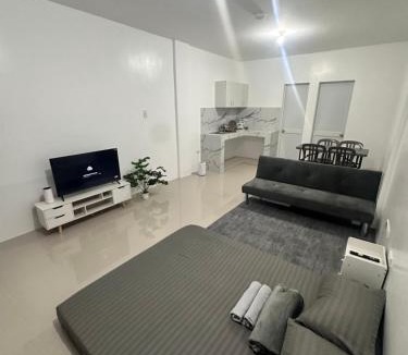 Lipa Apartment | Yna C Guesthouse