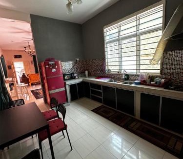 Kampung Baharu Sungai Udang House | Ziramike Homestay
