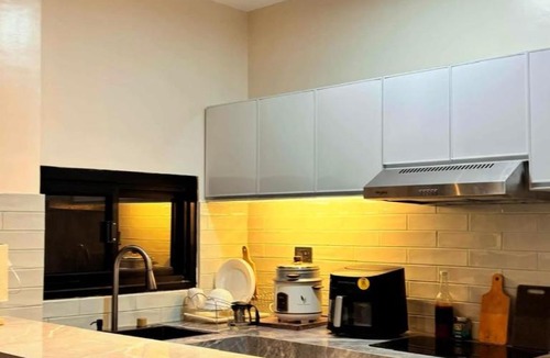 Silang House | ZMZ Silang Stylish 2BR Loft with Rooftop Deck near Tagaytay