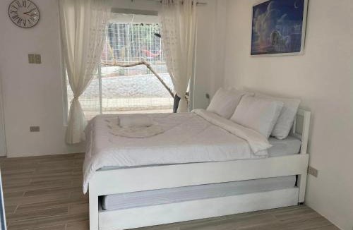 Morong Bed & Breakfast | Zoobic Glampz