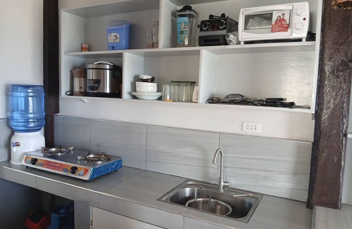 San Isidro House | Zyrine Homestay - Seawall Side