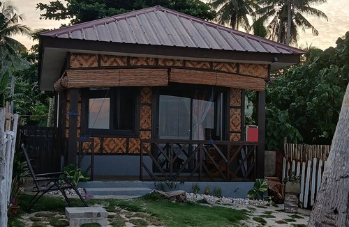 San Isidro House | Zyrine Homestay - Seawall Side