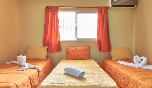 1-Bedroom Apartment with 3 Single Beds Near SDQ Airport Fast Wi-Fi & Free Pa in Santo Domingo Este