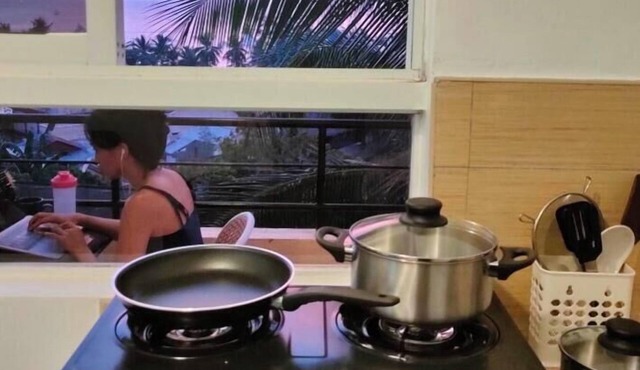 1-Bedroom Apartment + Balcony: Sunset & Ocean View, 2-min walk to the beach in Boracay