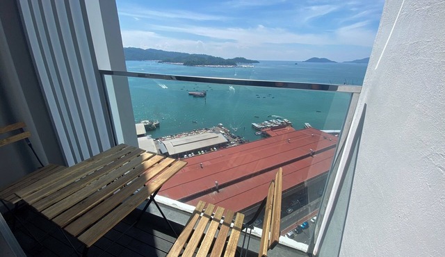1-Bedroom Seaview Apartment at The Shore – With Sofa Bed & Balcony