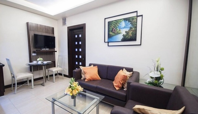 1 Bedroom Suites (with shower only)