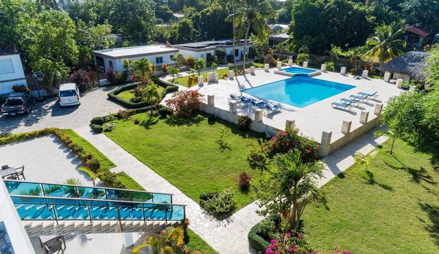 10-bedroom luxury mansion, perfect for party! Large pool, table tennis, billiard in Sosúa