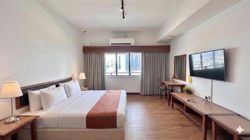 103 Hotel by manatidur
