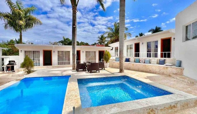 12BR Party Villa: Pool, Private Basketball Court & Billiard! in Sosúa