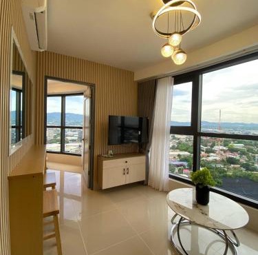 1BR Condo with Panoramic City View of Mandaue and Cebu