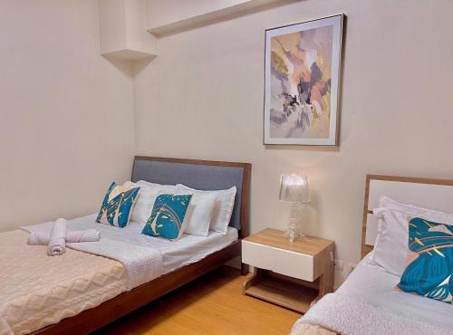 1BR FAMILY ROOM Condo staycation with 2 Queen size bed in Manila near Robinsons Place mall and SLMEC