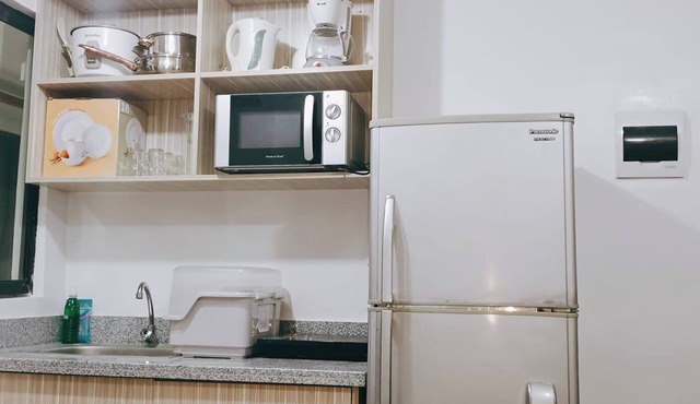 2-Bedroom Condo w/Unli Wifi, Netflix, Prime Video, Apple TV, Game Console, Pool in Imus