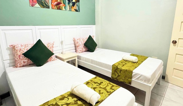 2-bedroom Apartment Near City Center, Free WiFi & Parking in Puerto Princesa City