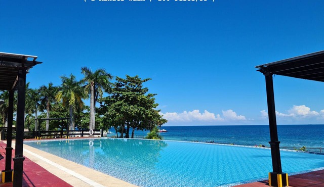 2 Lux. 2-Bedroom Condos next to each other, woow oceanviews, 2 pools, Beach Gym