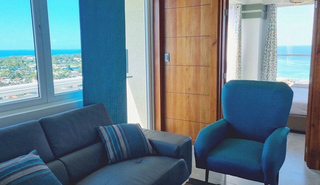 2 Lux. 2-Bedroom Condos next to each other, woow oceanviews, 2 pools, Beach Gym