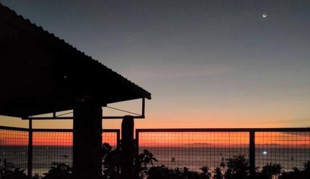 2-min walk to the beach: 1-Bedroom Apartment + Private Kitchen & Balcony w/View in Malay