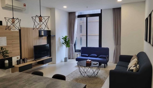 2 pax Arcoris Mont Kiara - near 163 mall, Publika in Kuala Lumpur