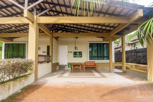 2 Storey 5 Room Semi-D Homestay Nilai and KLIA, F1 Sepang with Pool in Nilai