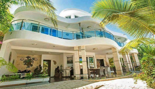 29 luxury bedrooms/bathrooms to pamper your large group! in Sosúa