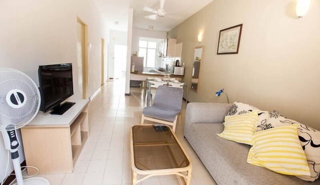2BR near the Beach (WiFi & CableTV) in Batu Feringgi