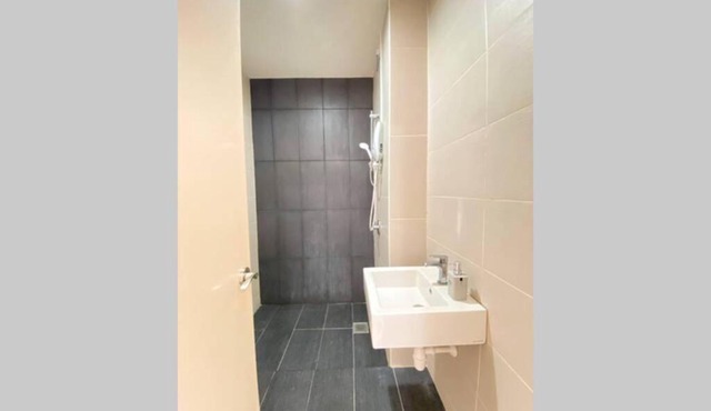 2mins from Setiawalk Mall 100mbps WIFI with NETFLIX in Puchong