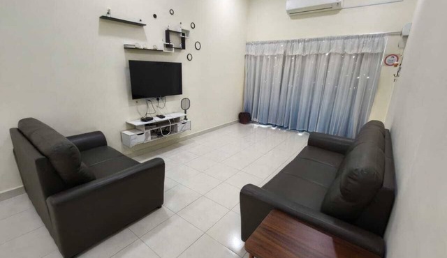 3-bedroom house in beautiful Sitiawan with air conditioning Free Wifi