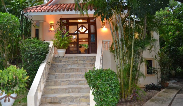 3-Bedroom Villa with Private Pool and Free Shuttle Bus to Town Center and Beach in Sosúa