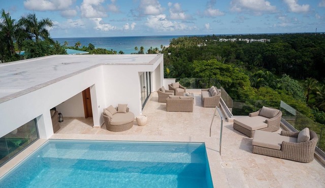 3 bedrooms & 4.5 bathrooms hilltop penthouse with ocean view & private pool in Las Terrenas
