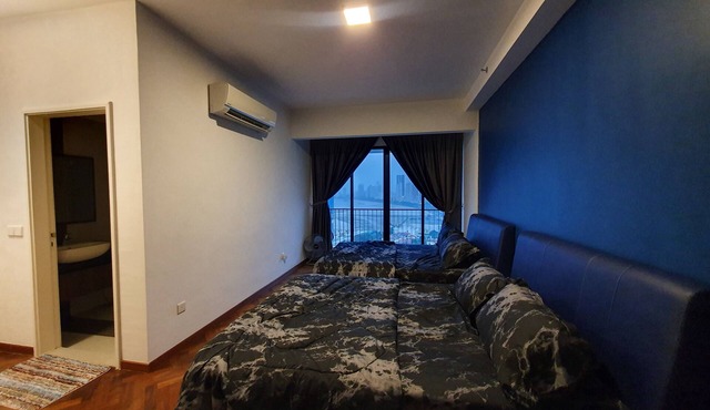 4Bed Rooms Luxury Seaview Homestay@Gurney无敌海景四房套房 in Tanjung Tokong