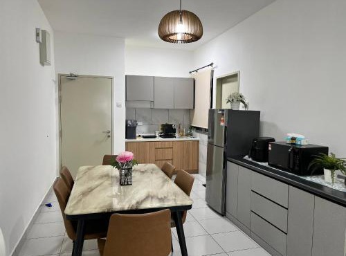 4BR Pool View Family Suite at Ostia, Bandar Baru Bangi - Full AC, Wi-Fi