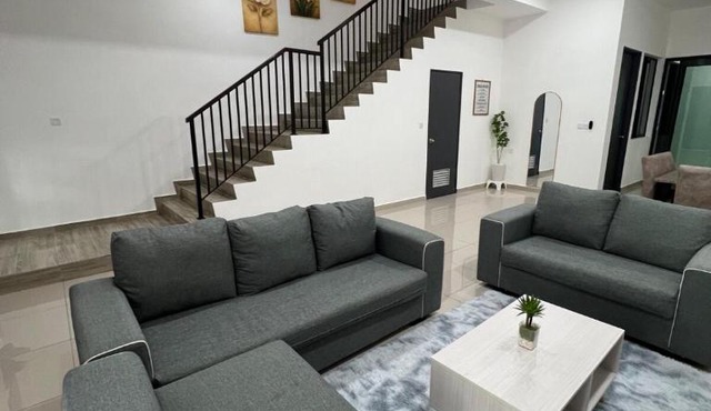 5BR 4Bath Homestay with Snooker Table Sitiawan