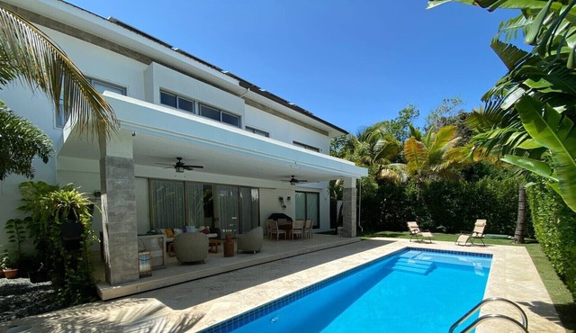 5BR Villa, Maid, Private Pool, Exclusive Gated Community near the Airport! in Punta Cana