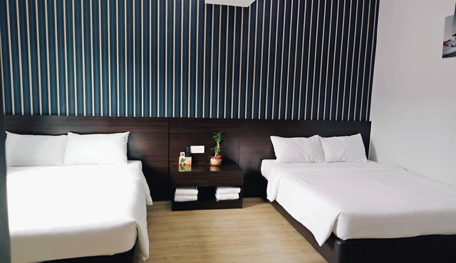 7 Hotel