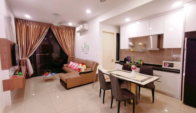 8 mins Walk to2B2R@ Legoland-Happy Sunshine Suite for families-Lakeview Cozy!8px in Iskandar Puteri