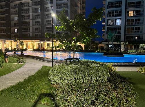 86 sqm, 3BR condo, Free Prking, WiFi, ntflx