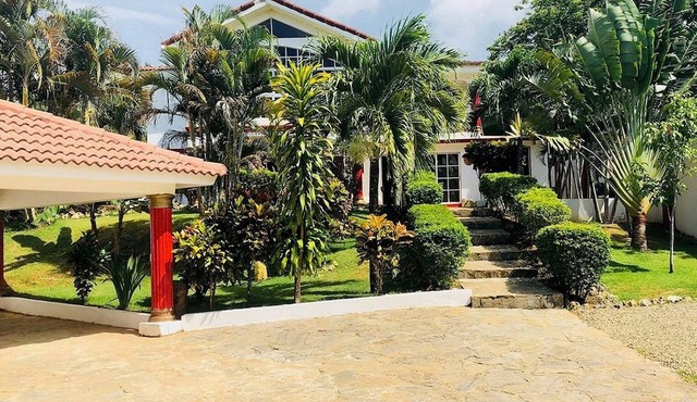 8BD Guest-friendly villa, private pool/billiard/games, Wi-Fi/cable TV/AC/BBQ in Sosúa