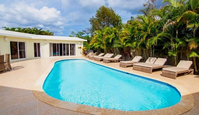 9BD guest-friendly complex with private pools, free bus to town, tennis court in Sosúa