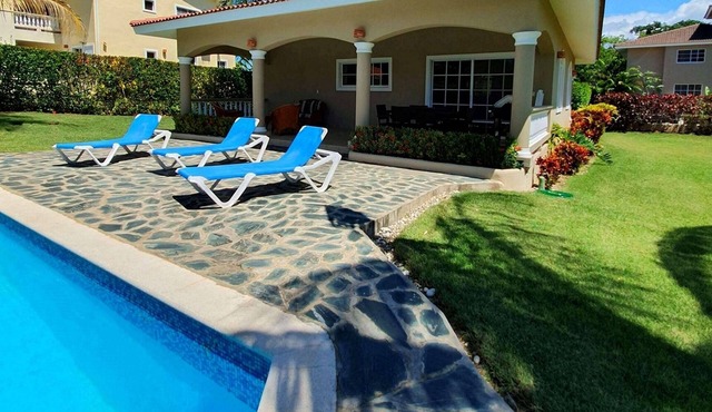 9BD guest-friendly complex in central Sosua, 2 pools, WiFi/AC/cable TV/BBQ in Sosúa