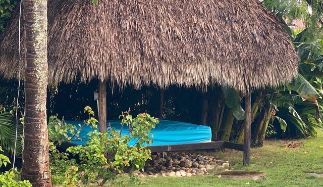9BR/11BA Villa: Outdoor Jacuzzi, Billiard & Beach Access in Sosúa
