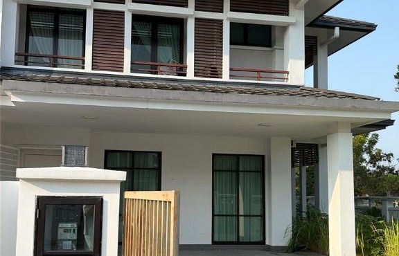 A Cozy Deluxe Room in Jalan Eco Majestic Semenyih in Semenyih