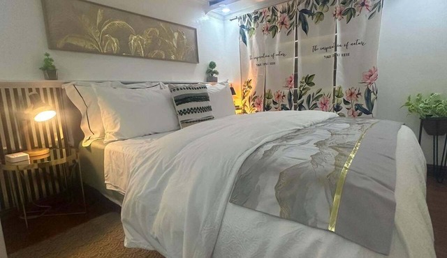 A home to slow down in. Perfect for 2 a 1-bedroom Loft Guest House near Clark. in Mabalacat City