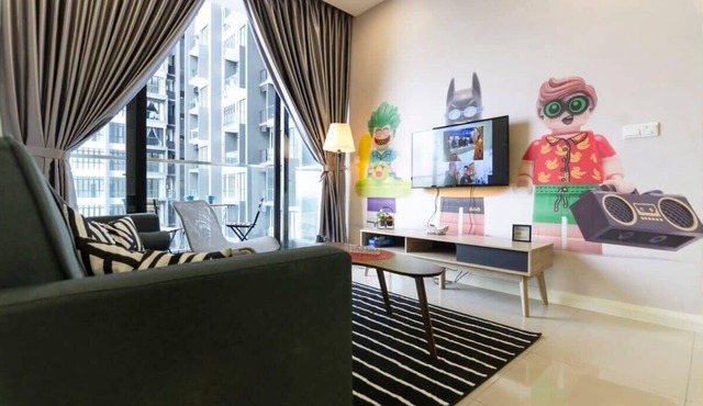 A Lovely 2BR D'Pristine Suite near Legoland