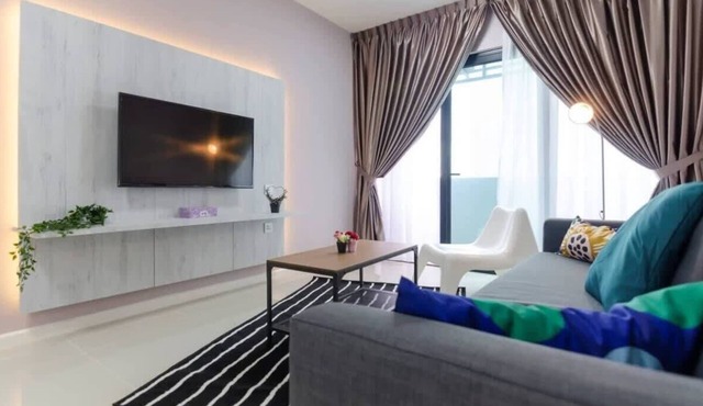 A Stylish & Cozy Suite in Suasana JB