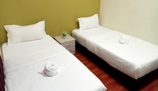 Aeropod Hostel Economy Twin Room in Kapayan