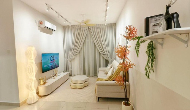 Aliff Height Tampoi 2BR Warm Japanese Pool View 5pax I PetFriendly I Netflix 2Carpark