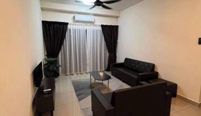 Alstenor Homestay offers accommodations in Kajang and near IOI City Mall. in Kajang