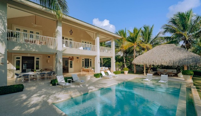 Amazing golf villa at luxury resort in Punta Cana w/chef, golf carts and bikes in Punta Cana
