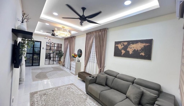 Amika Homestay Sitiawan in Sitiawan